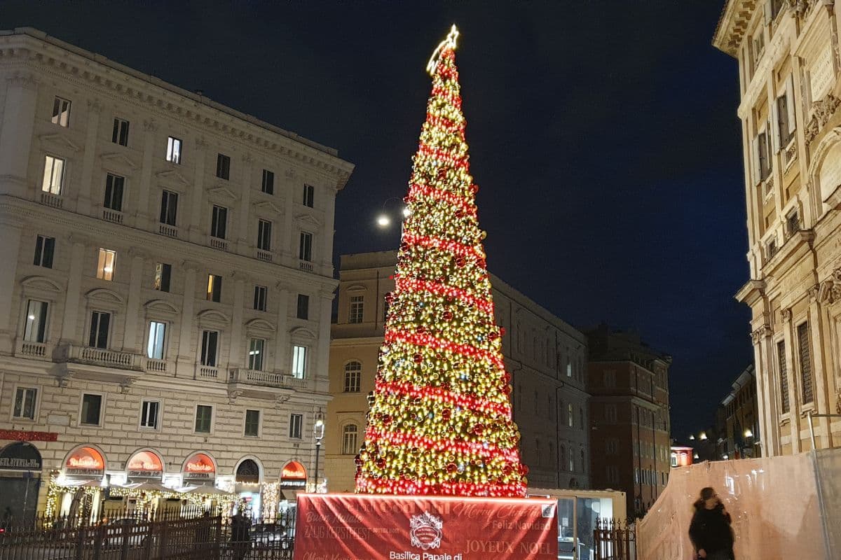 पोप संत फ्रांसिस 24 दिसंबर को संत पेत्रुस बासिलिका का पवित्र द्वार खोलेंगे, शहर का किया जा रहा सुंदरीकरण