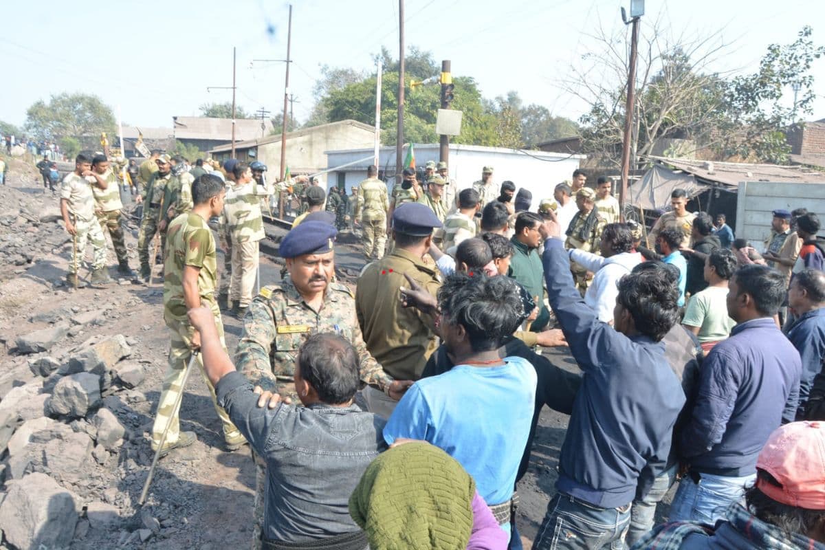 Jharkhand News: वर्चस्व को लेकर भाजपा के दो गुट आपस में भिड़े, जानें क्या है पूरा मामला