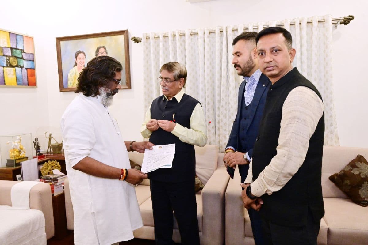 CUJ के कुलपति ने सीएम हेमंत सोरेन से लगायी गुहार, कहा- भू-माफियाओं से यूनिवर्सिटी की जमीन को बचाएं