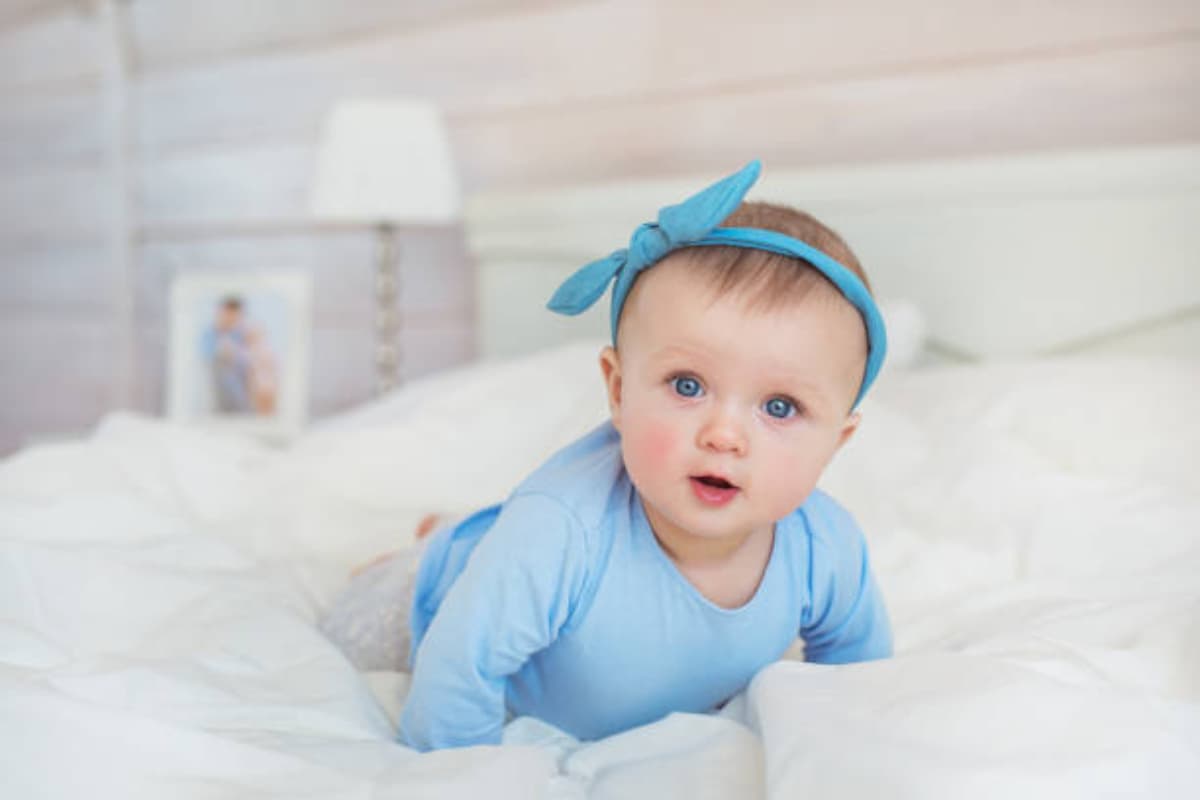 Baby Girl Names: अपनी नन्हीं परी को दें ये प्यारा सा नाम, सभी का अर्थ है खास, देखें लिस्ट