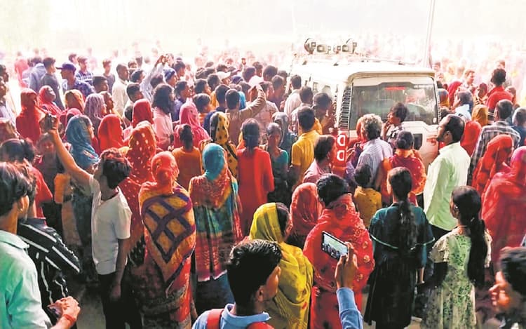 बिहार पैक्स रिजल्ट: कहीं विजयी जुलूस पर चढ़ाया ट्रैक्टर, कहीं घर पर चढ़कर मारी गई गोली