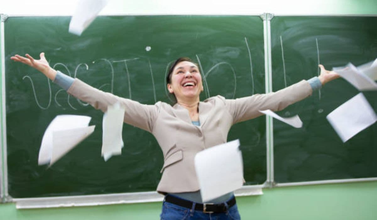 Bihar Teacher: बिहार के शिक्षकों की बल्ले-बल्ले, 2025 में मिलेंगी इतनी छुट्टियां, राजभवन ने जारी किया कैलेंडर