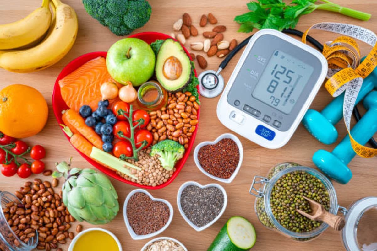 Health Tips: कोलेस्ट्रॉल लेवल्स को कंट्रोल में रखने के लिए डायट में करें ये बदलाव, जानें