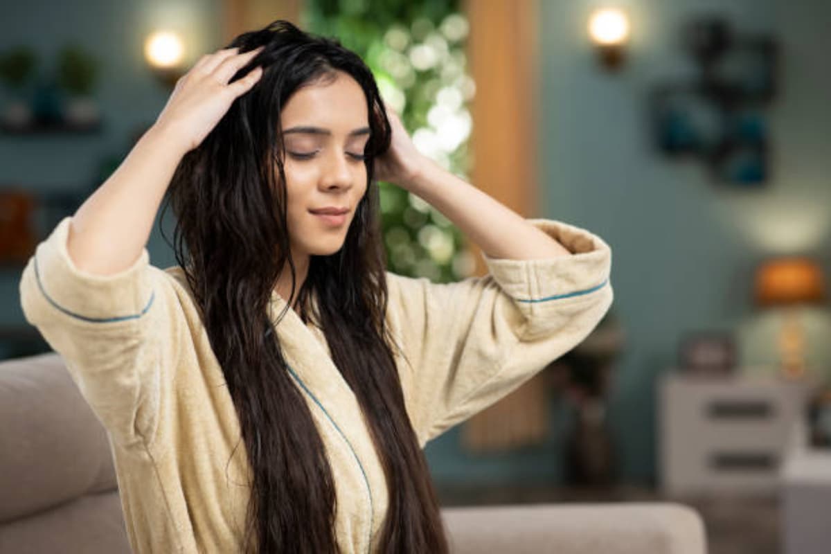 Hair Care Tips: गंजे सिर पर भी अब उग आएंगे बाल, इस तरह करें नारियल तेल का इस्तेमाल