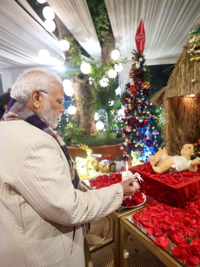 Christmas Celebrations में शामिल हुए पीएम मोदी