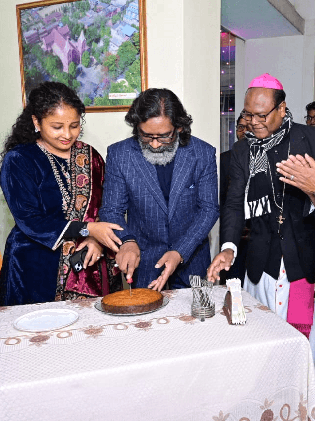 तिरुपति से लौटकर कल्पना सोरेन और हेमंत सोरेन ने रांची में मनाया क्रिसमस