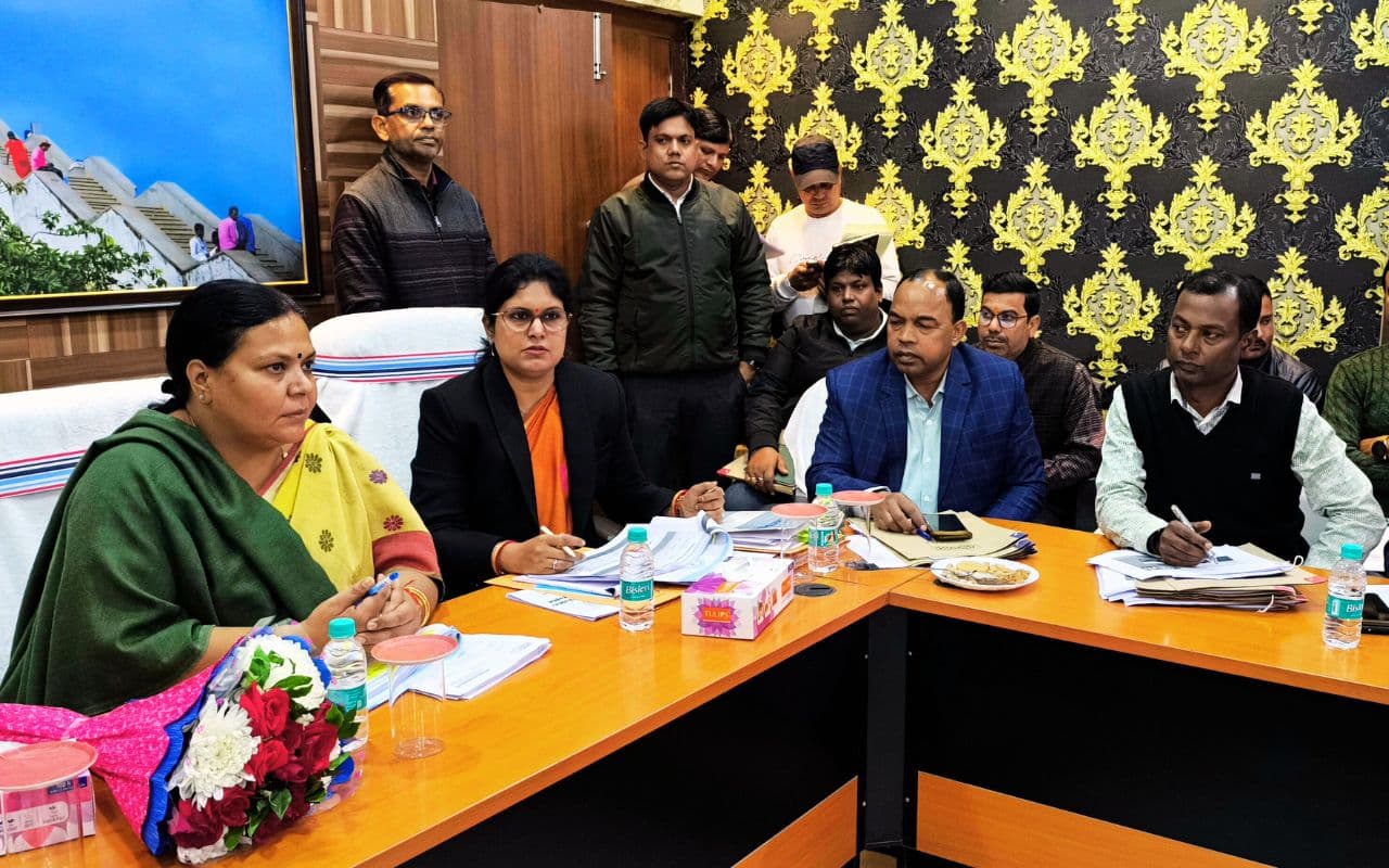 झारखंड की मंत्री दीपिका पांडेय बोलीं- लाभुकों को समय पर योजनाओं का लाभ सुनिश्चित करें