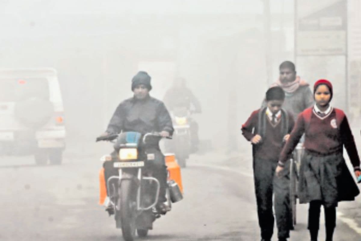 Bihar Weather: बिहार में 5.4 डिग्री सेल्सियस पहुंचा तापमान, इन 12 जिलों में शीतलहर का अलर्ट