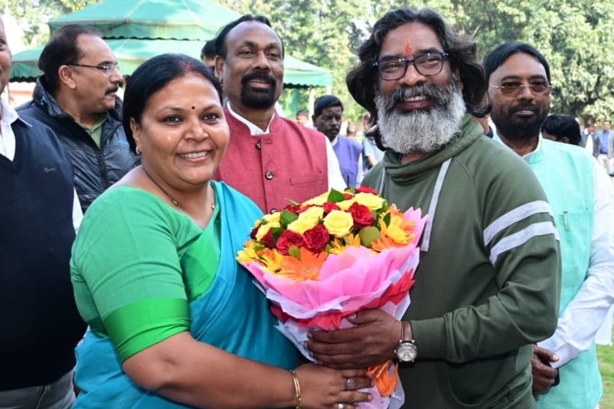 Dipika Pandey Oath Ceremony: कौन हैं दीपिका पांडेय सिंह जिन्हें कांग्रेस ने दोबारा हेमंत कैबिनेट में किया शामिल