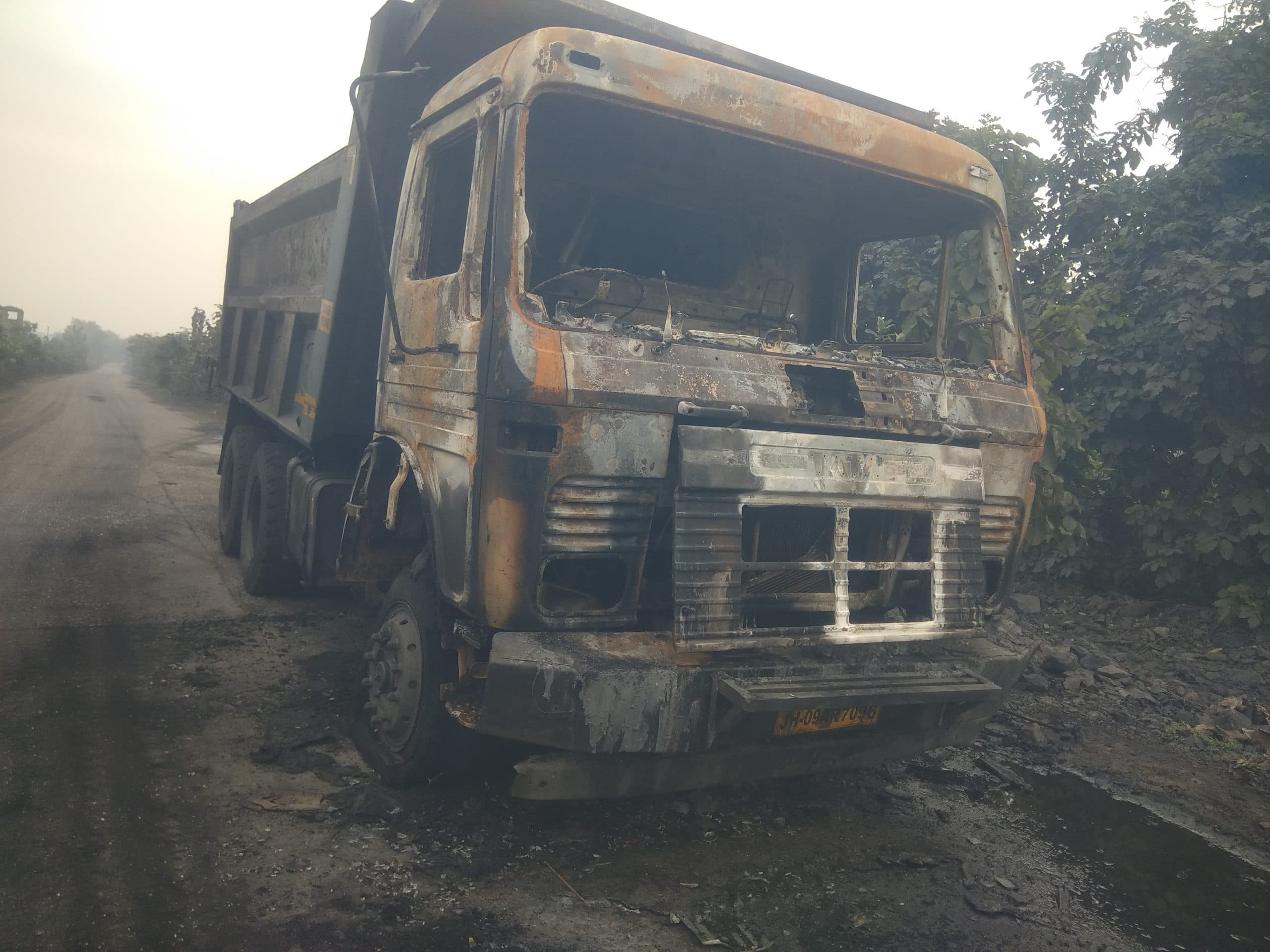 BOKARO NEWS : हाइवा में लगी आग, बचा चालक