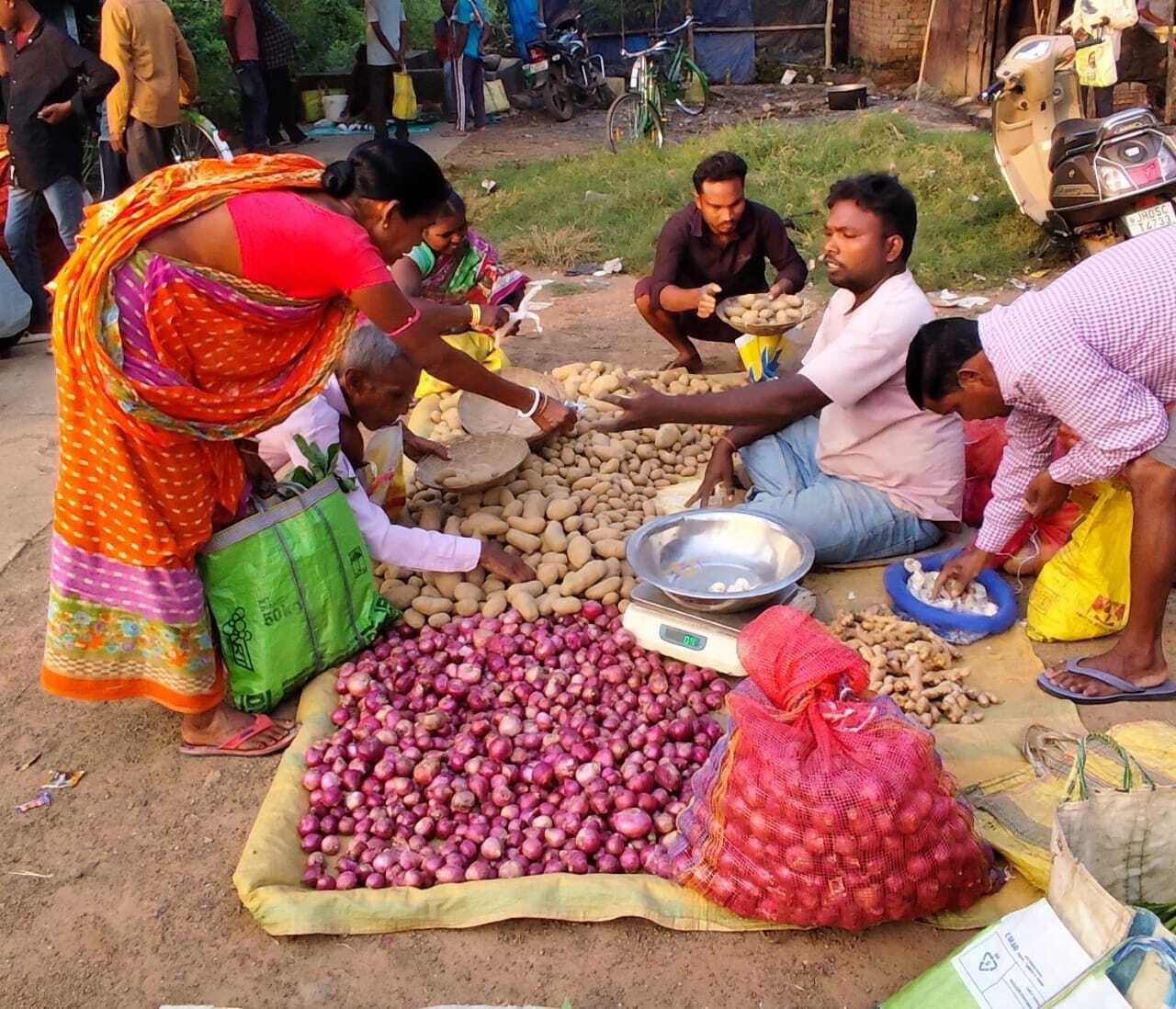 East Singhbhum : बंगाल से तीसरे दिन भी नहीं आया आलू, दो दिनों में पांच रुपये बढ़ी कीमत