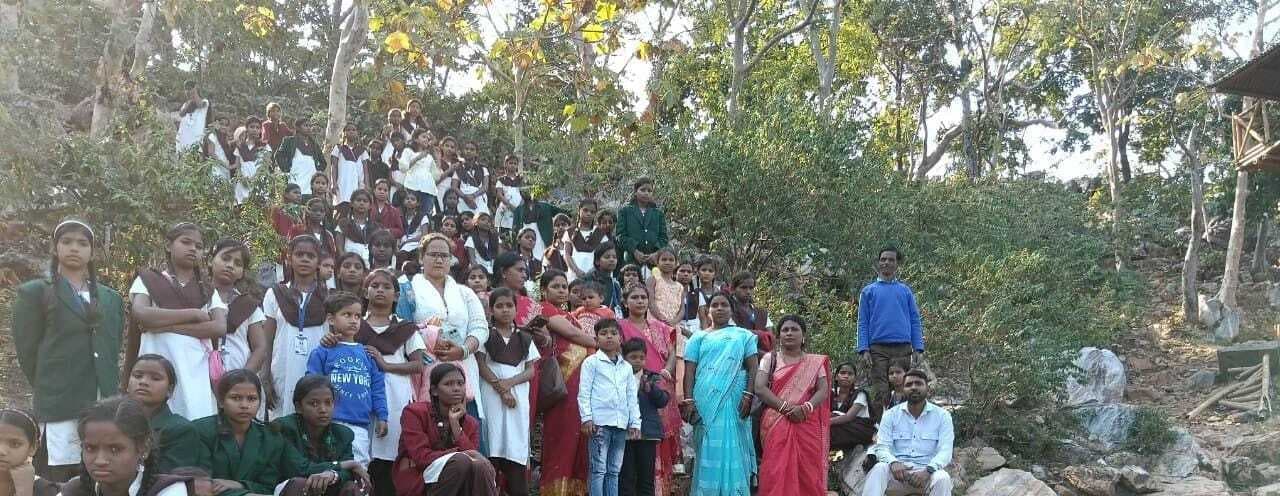 शैक्षिक परिभ्रमण पर गयी कस्तूरबा की बच्चियां