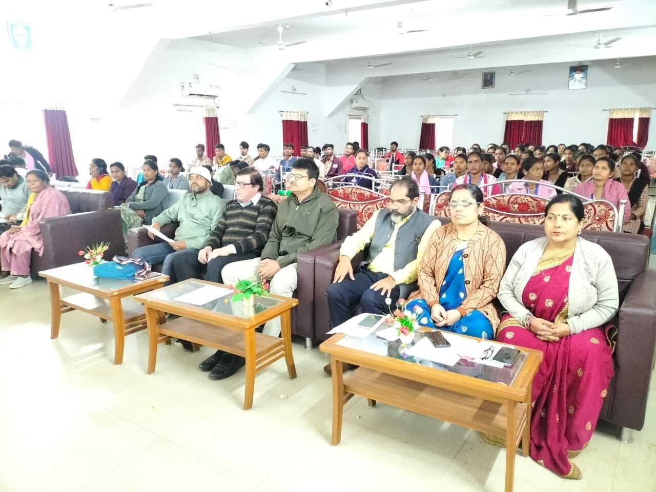 East Singhbhum : अधिकार चाहते हैं, तो कर्तव्य भी ईमानदारी से निभायें : प्रो इंदल पासवान