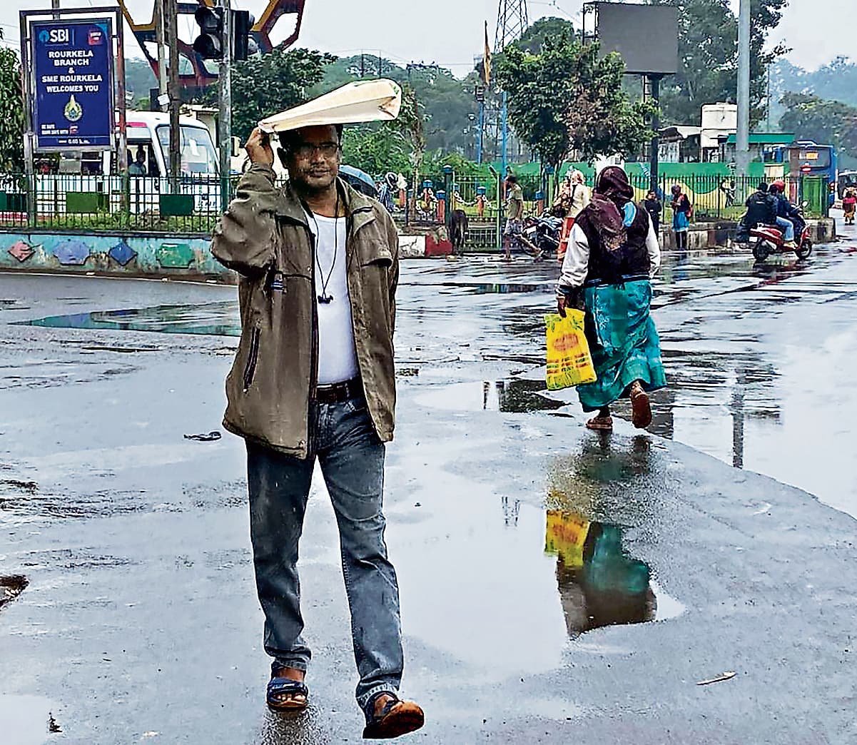 Rourkela News: रिमझिम बारिश व सर्द हवा से जन-जीवन अस्त-व्यस्त, कनकनी बढ़ी