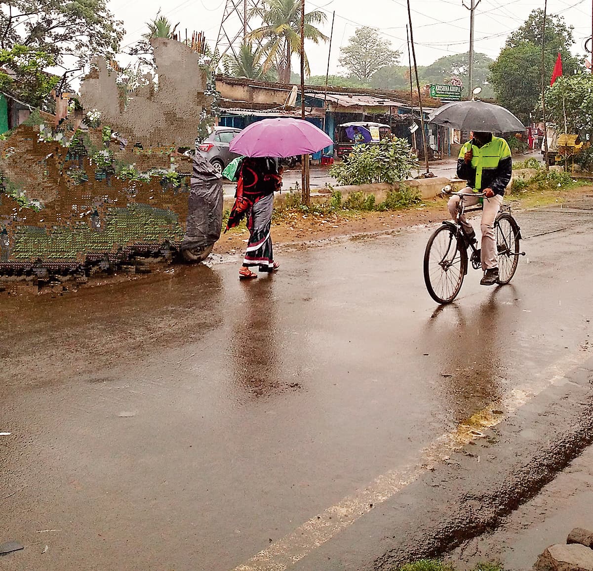 Rourkela News: 24 घंटे में आठ डिग्री लुढ़का राउरकेला का पारा, बारिश व ठंड ने बढ़ायीं मुश्किलें