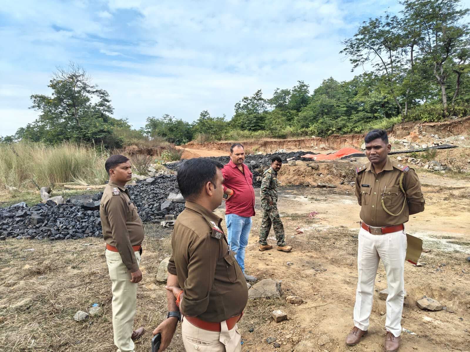 DHANBAD NEWS : कसियाटांड़ से अवैध कोयला जब्त कर ले गयी पुलिस