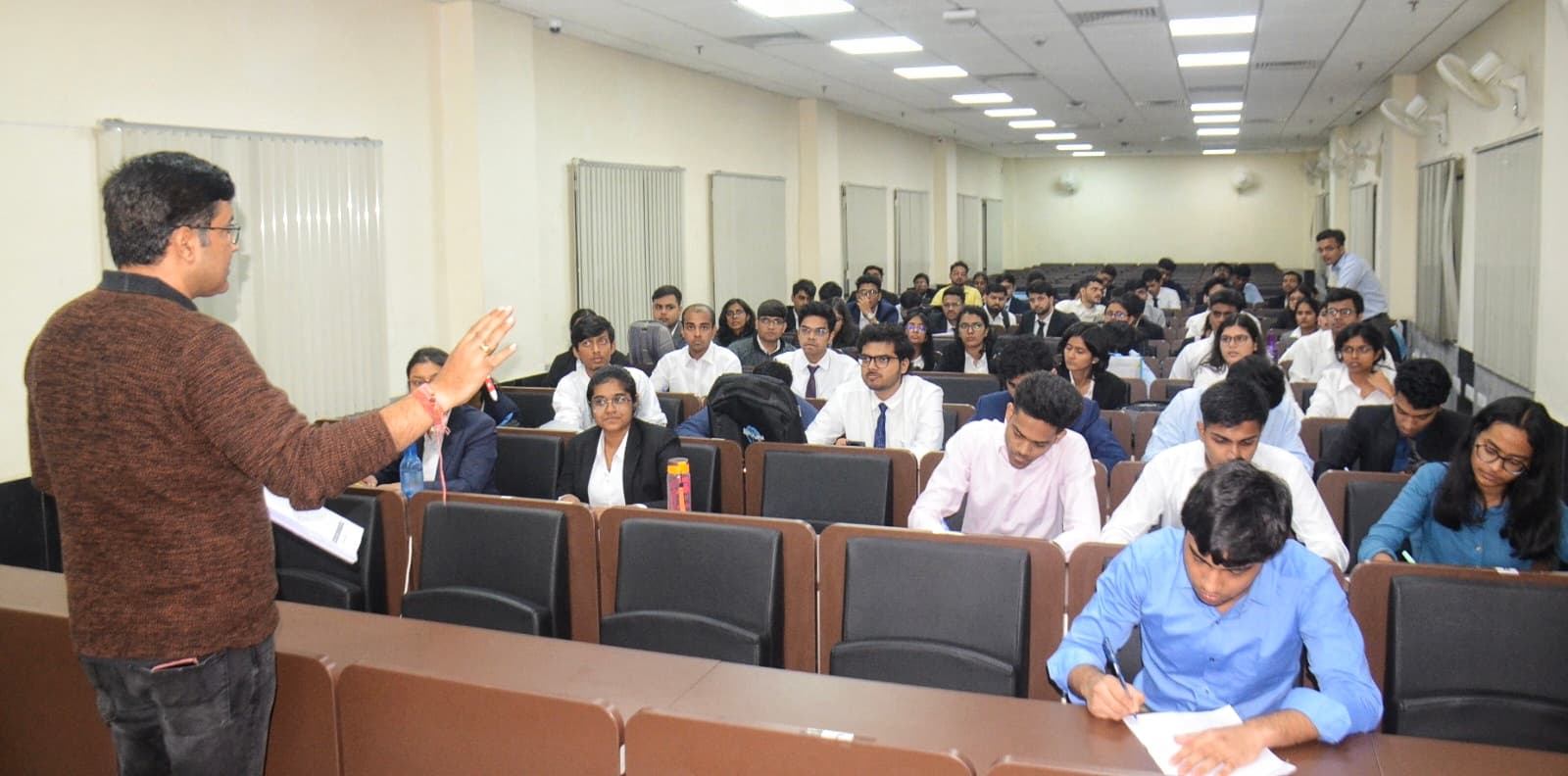 DHANBAD NEWS : जीरो डे पर 35 कंपनियां कैंपस प्लेसमेंट के लिए पहुंचीं