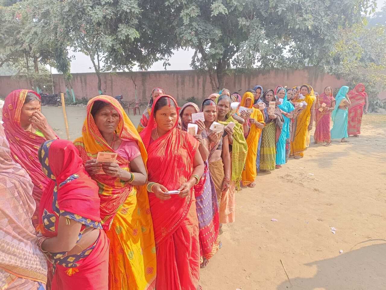 आलमनगर प्रखंड के दस पैक्सों में संपन्न हुआ मतदान