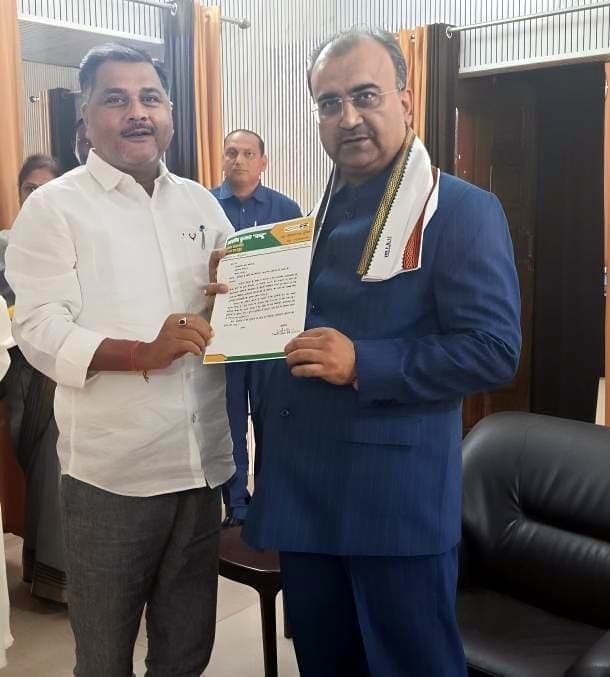 मंत्री से मिल बब्बू ने रखी पूर्णिया में विशिष्ठ आंख के अस्पताल की मांग
