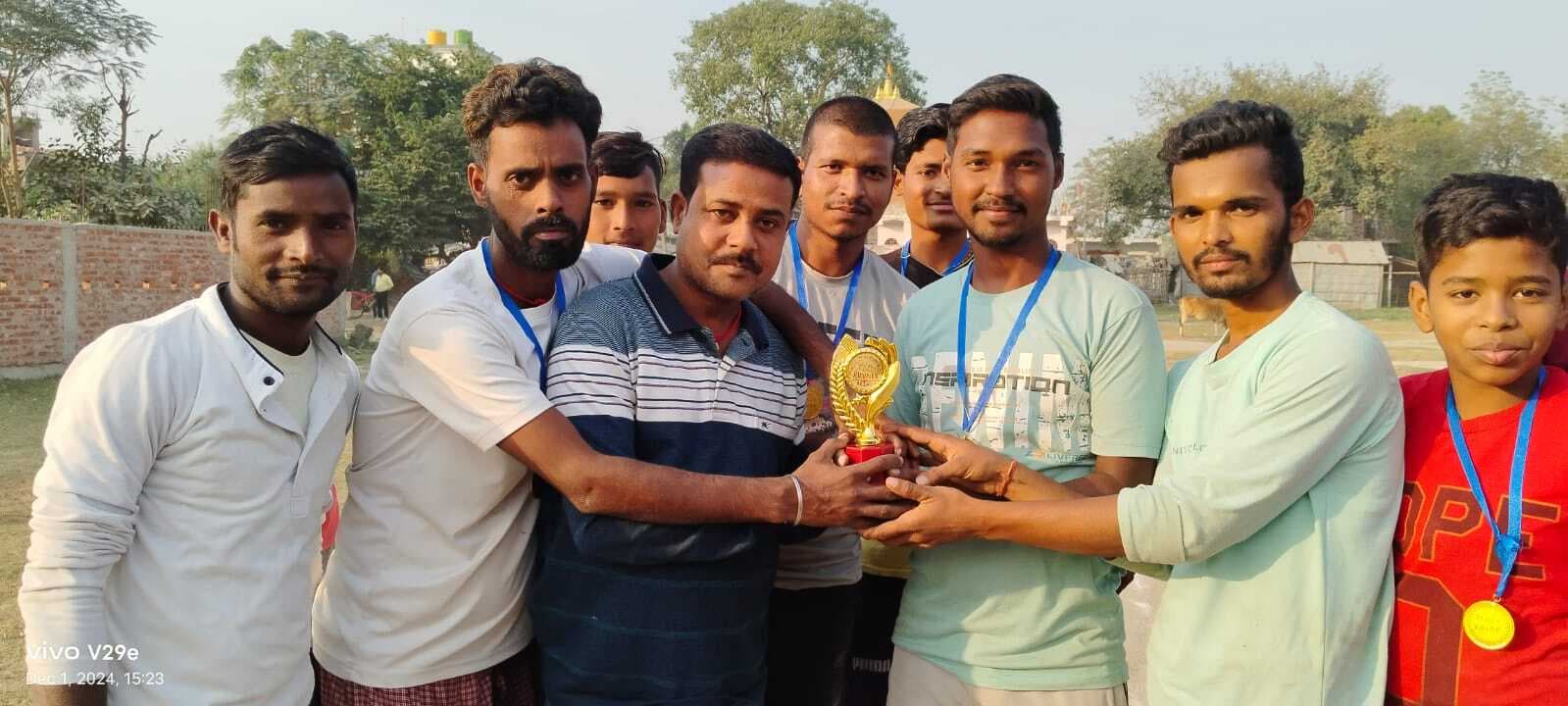 मदारघाट क्रिकेट टीम विनर, आयोजन टीम बनी रनर