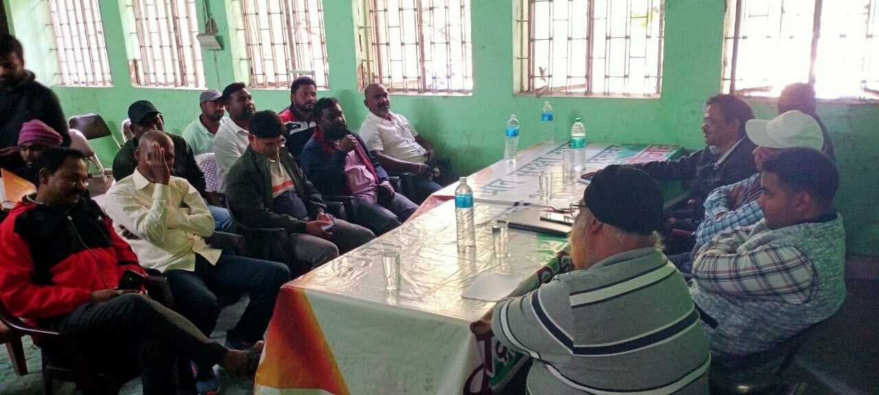 ग्रामीणों की समस्या का निराकरण करे प्रबंधन