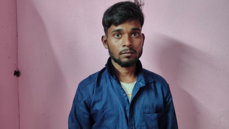 मोबाइल चोरी करते युवक को रंगे हाथ पकड़ा, धुनाई के बाद पुलिस को सौपा