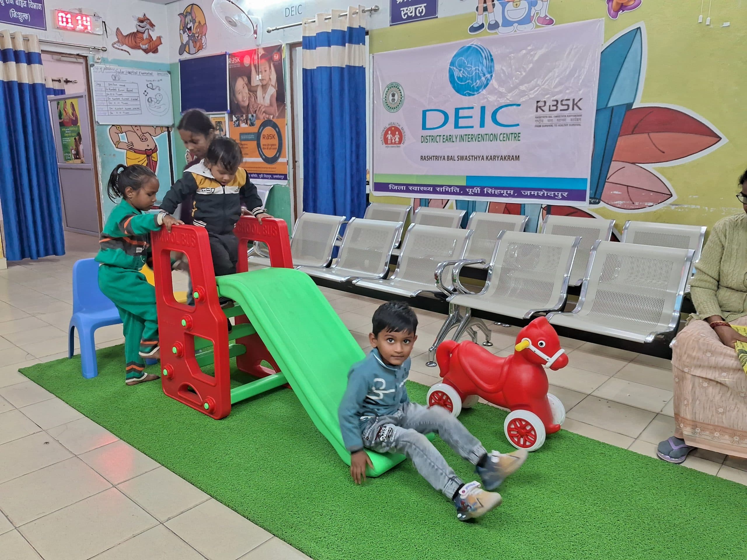 Jamshedpur News : मॉडल टीकाकरण केंद्र की हुई शुरुआत