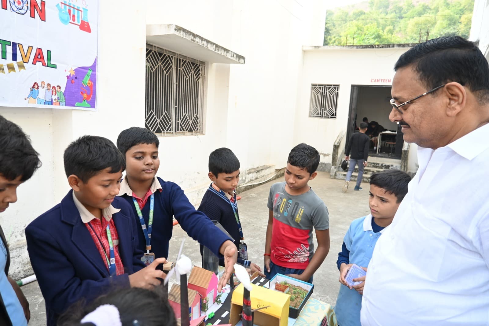 विज्ञान प्रदर्शनी में रोबोटिक आर्म्स रहा आकर्षण का केंद्र