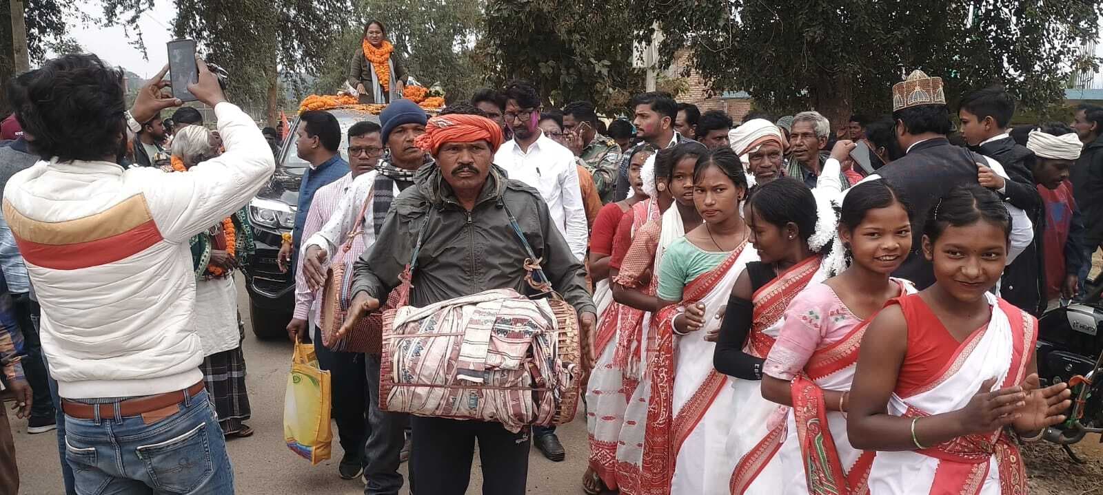 विधायक ने निकाली आभार यात्रा