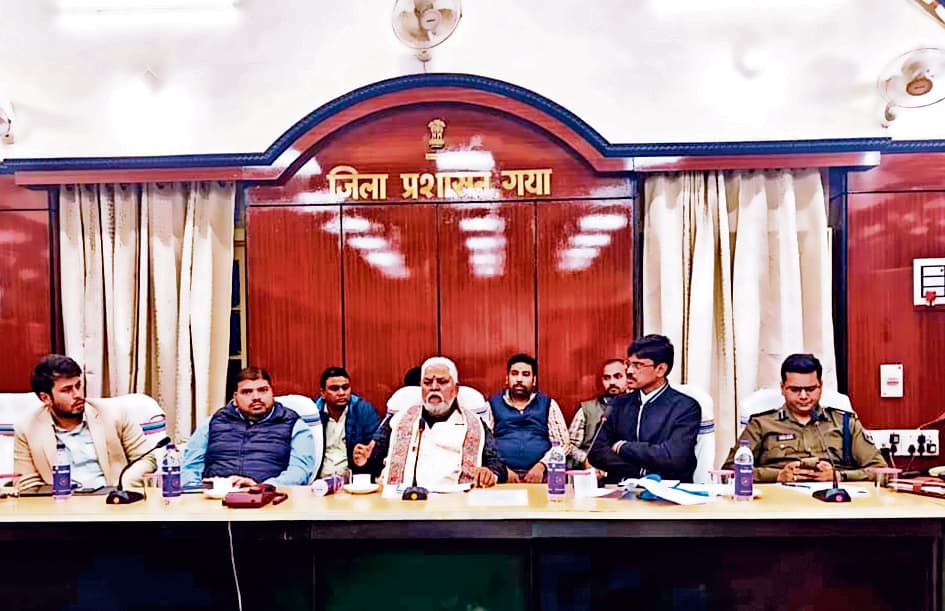 Gaya News : नगर निगम व्यवस्था करे कि किसी हाल में लोग नदी में कचरा न फेंकें : मंत्री