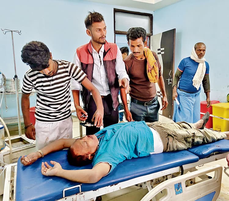 बाइक सवार ने पैदल जा रहे बुजुर्ग को मारी टक्कर, जख्मी