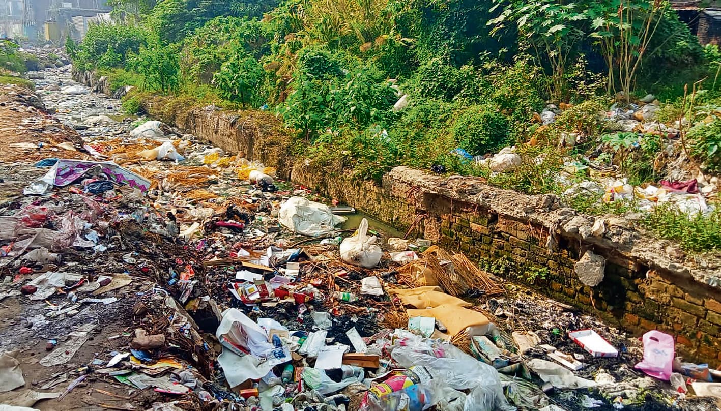 Chhapra News : सिंगल यूज पॉलीथिन पर बैन के बाद भी धड़ल्ले से हो रहा उपयोग