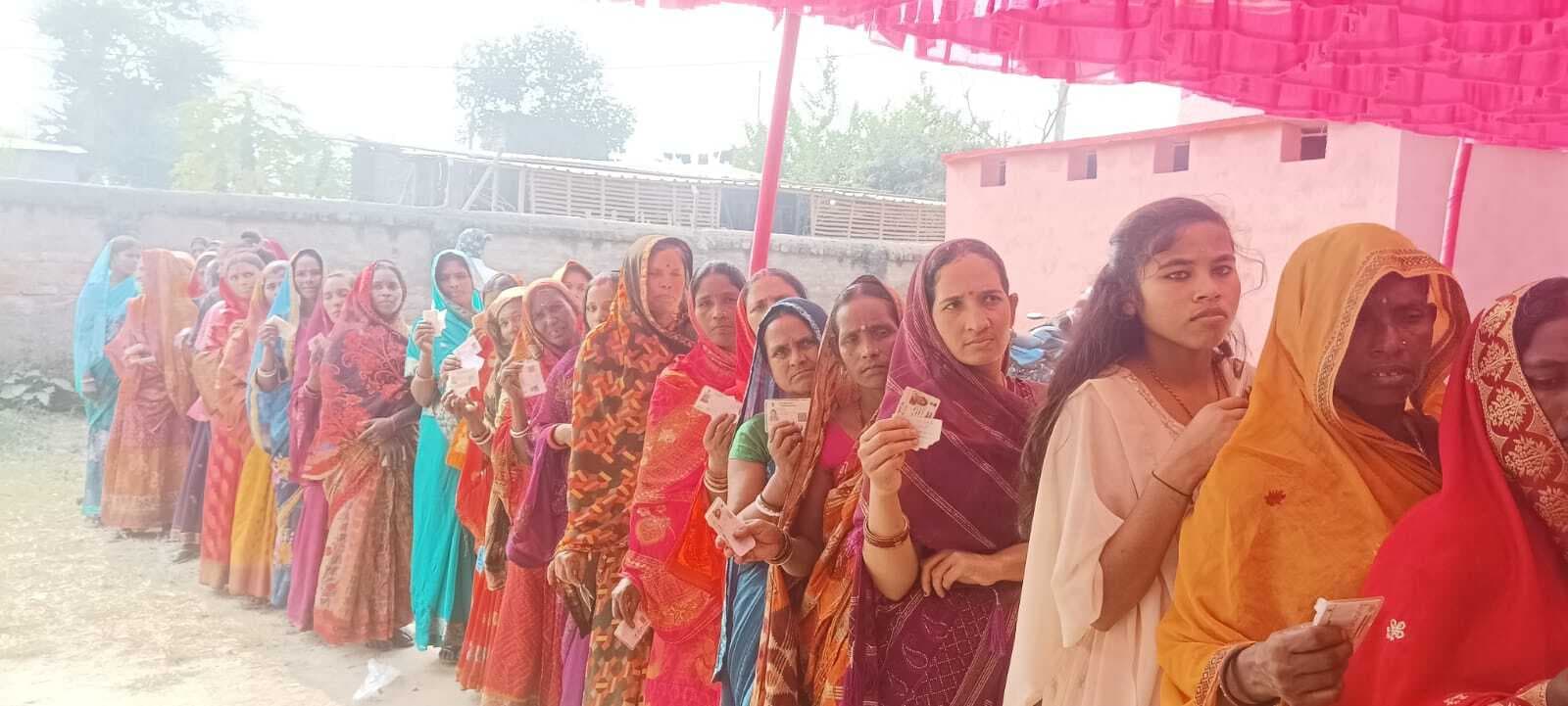 शांति पूर्ण माहौल में 11 पैक्सों में  हुआ मतदान, 56.83 फीसदी मतदाताओं ने 28 अध्यक्ष पद अभ्यर्थियों की किस्मत किया मतपेटी में बंद