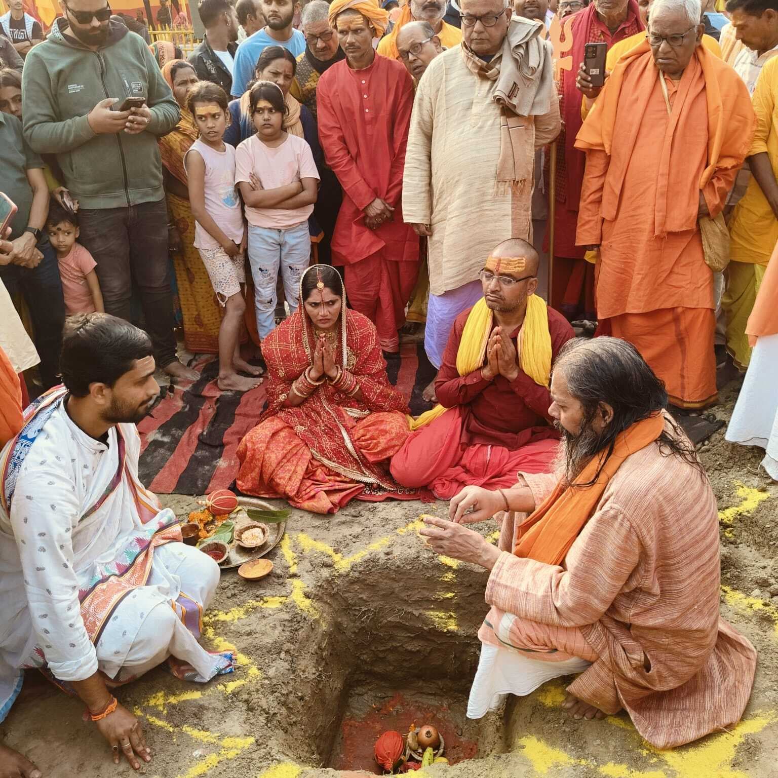 राम जानकी ठाकुरबाड़ी परिसर में संत सदन सह वृद्धा आश्रम का निर्माण शुरू