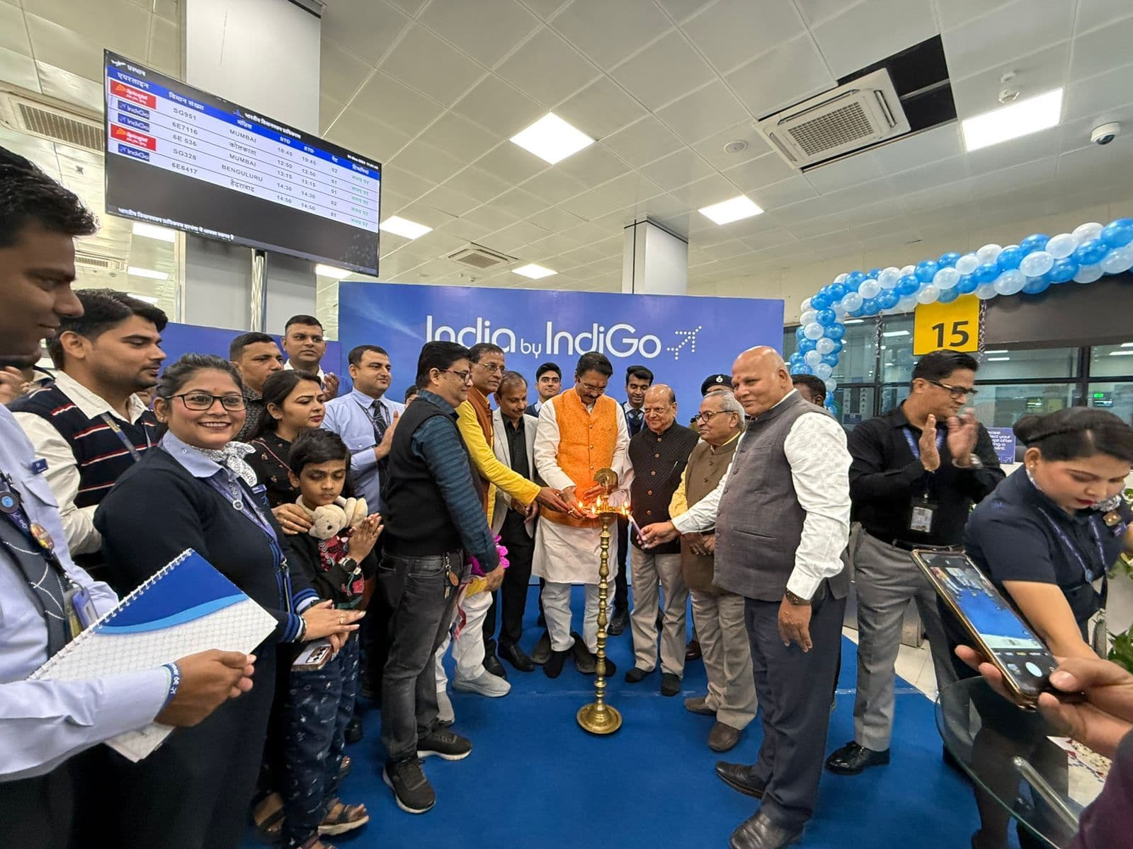 Darbhanga News: पहली बार मुंबई रूट पर इंडिगो के विमान ने भरा उड़ान