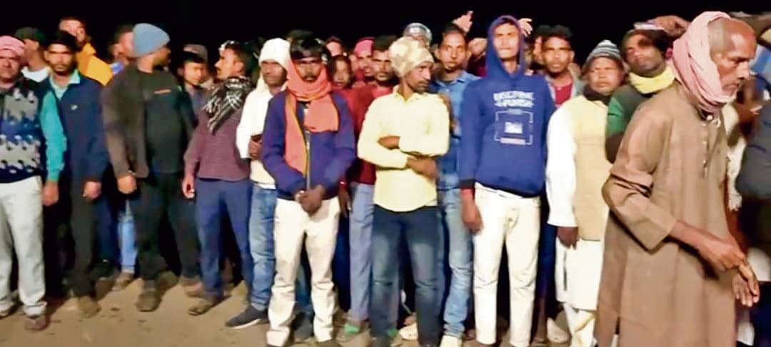 मतगणना केंद्र पर देर रात रोड़ेबाजी में पुलिस के दो जवान हुए घायल