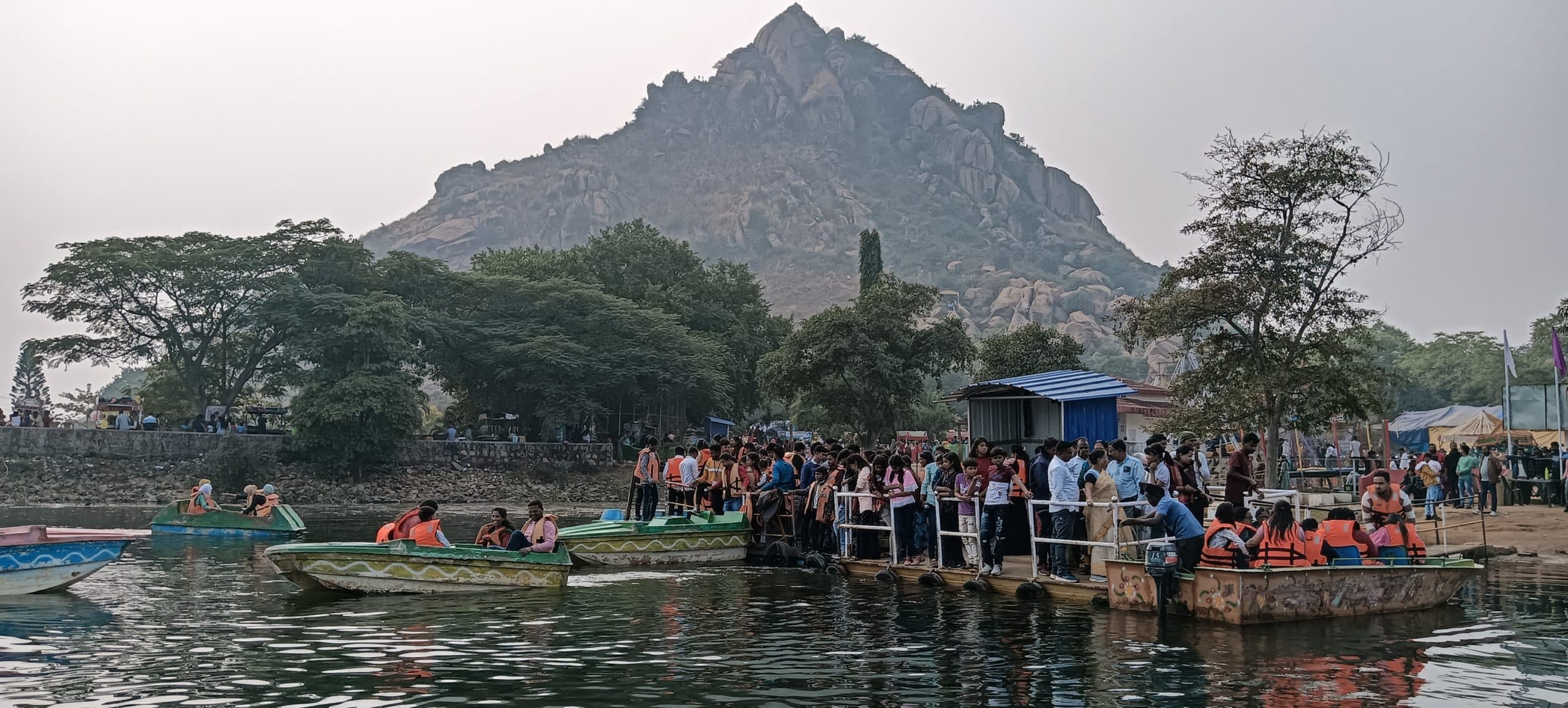 Giridih News :सैलानियों को लुभा रही खंडोली