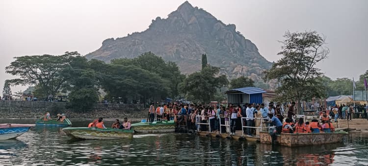 Giridih News :सैलानियों को लुभा रही खंडोली