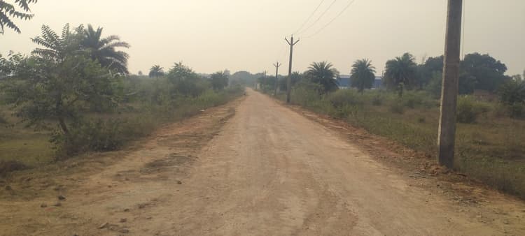 Giridih News :समय पर नहीं बनी सड़क, लोगों को परेशानी