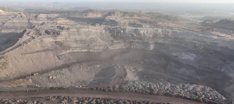 BOKARO NEWS : उत्पादन लक्ष्य से पीछे चल रही एकेके ओसीपी परियोजना