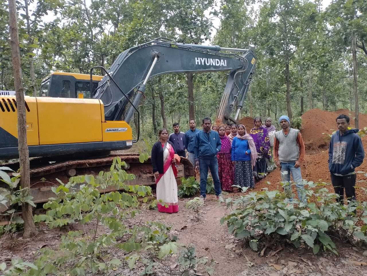 East Singhbhum : चाकुलिया में भूमिगत नहर निर्माण के लिए नियम-कानून ताक पर रखकर साल पेड़ों की कटाई गलत : जमुना टुडू