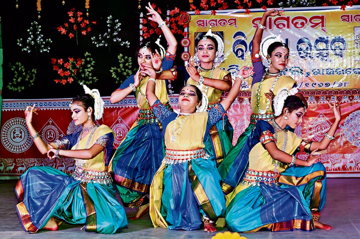 Rourkela News: म्यूजिक सर्कल के विजया उत्सव में नृत्य, गीत, संगीत व गजल की सजी महफिल