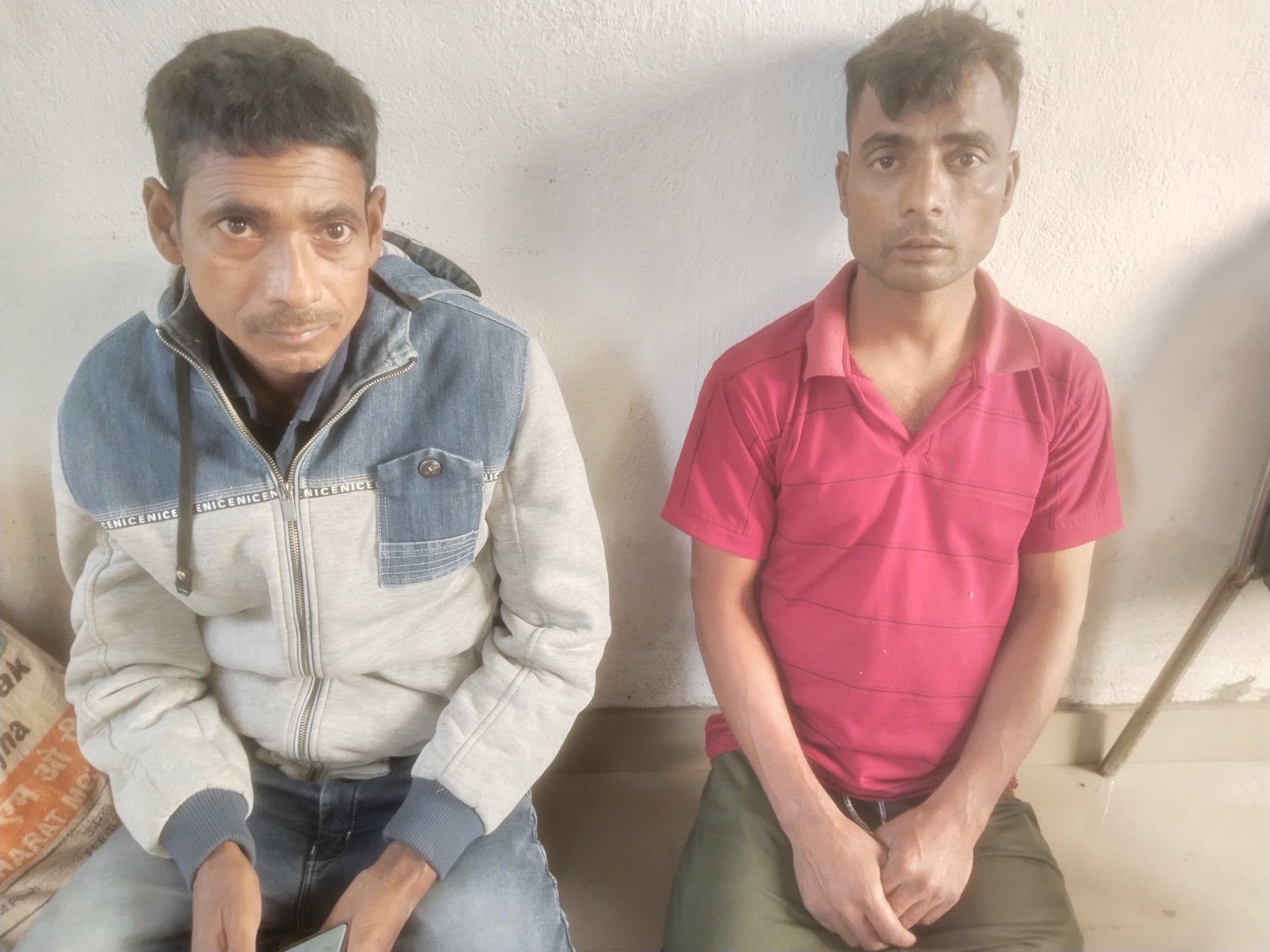 हाइवा ने बाइक में मारी टक्कर, सेवानिवृत्त जवान की पत्नी की माैत