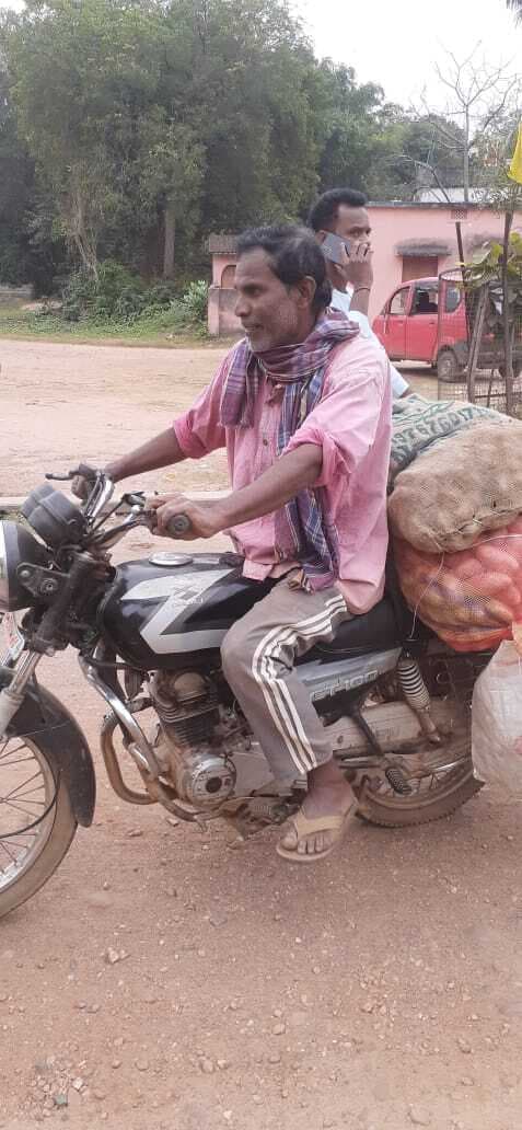 East Singhbhum : घाटशिला में चौथे दिन भी पश्चिम बंगाल से नहीं आया आलू, कीमत चढ़ी