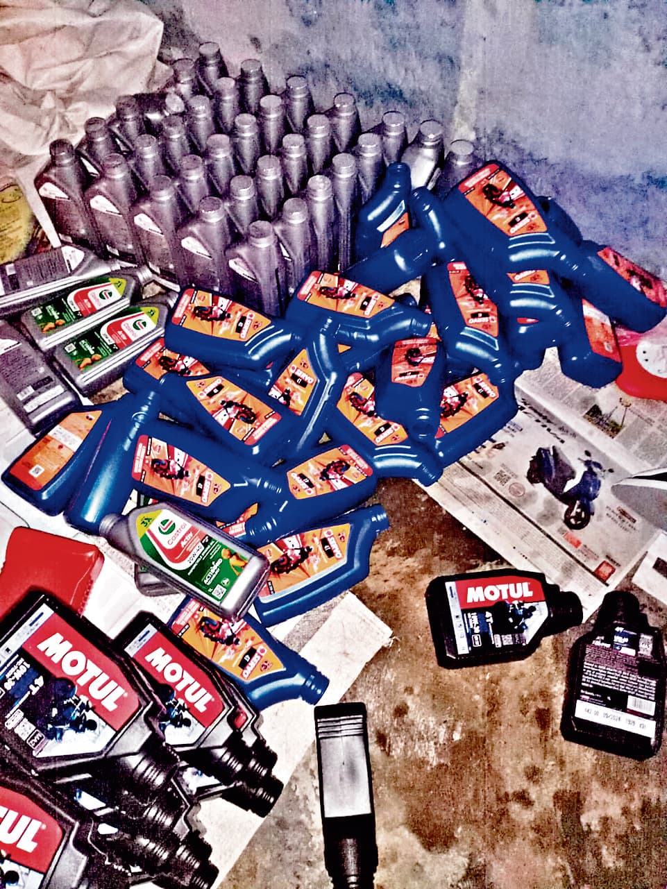 crime news : ब्रांडेड कंपनी का रैपर लगा कर बेच रहा था डुप्लीकेट मोबिल