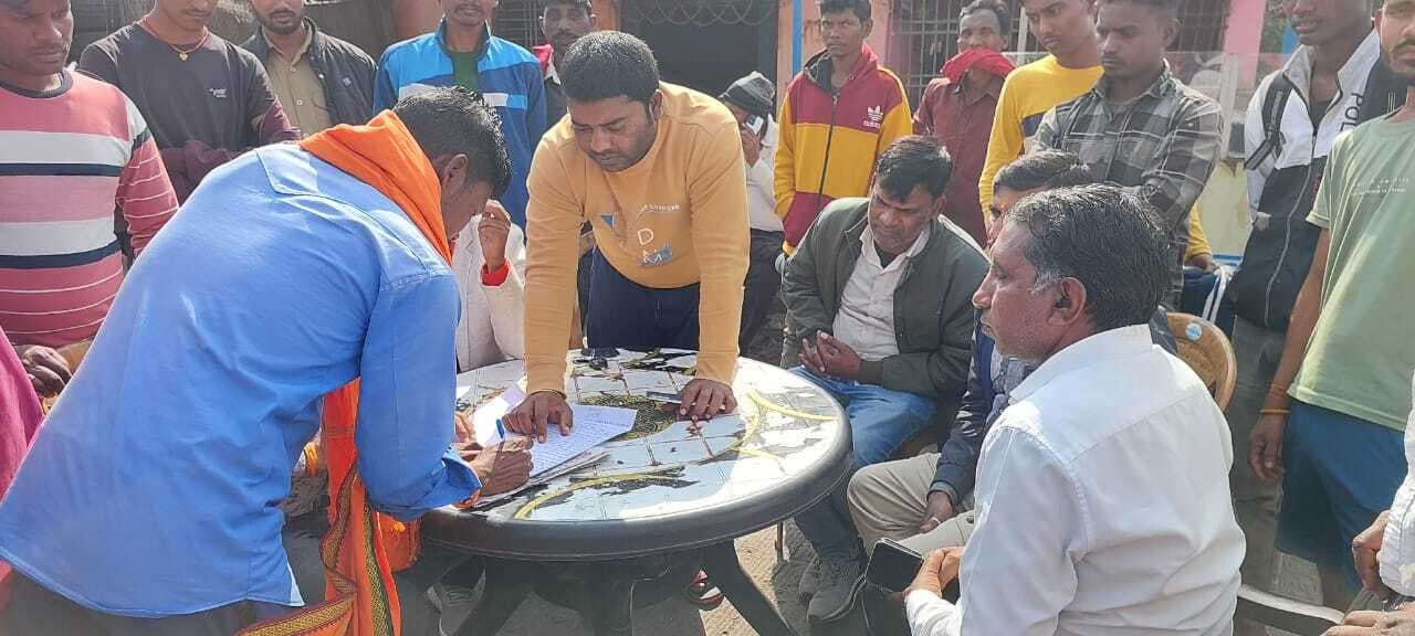 DHANBAD NEWS : मौत के आठ दिन बाद बरवाअड्डा पहुंचा मजदूर का शव, 2.5 लाख में हुआ समझौता