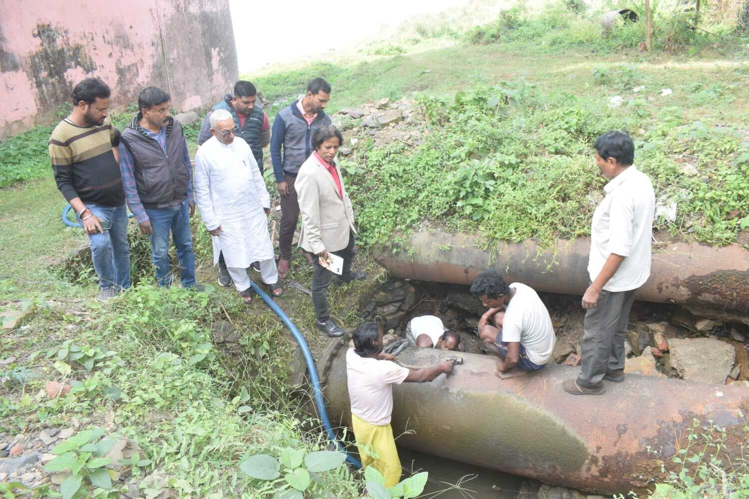 Dhanbad News: पाइप में लीकेज से झरिया में जलापूर्ति ठप, लोग परेशान