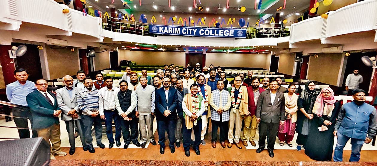 Jamshedpur News : करीम सिटी कॉलेज के तीन शिक्षक हुए सेवानिवृत्त, दी गयी विदाई