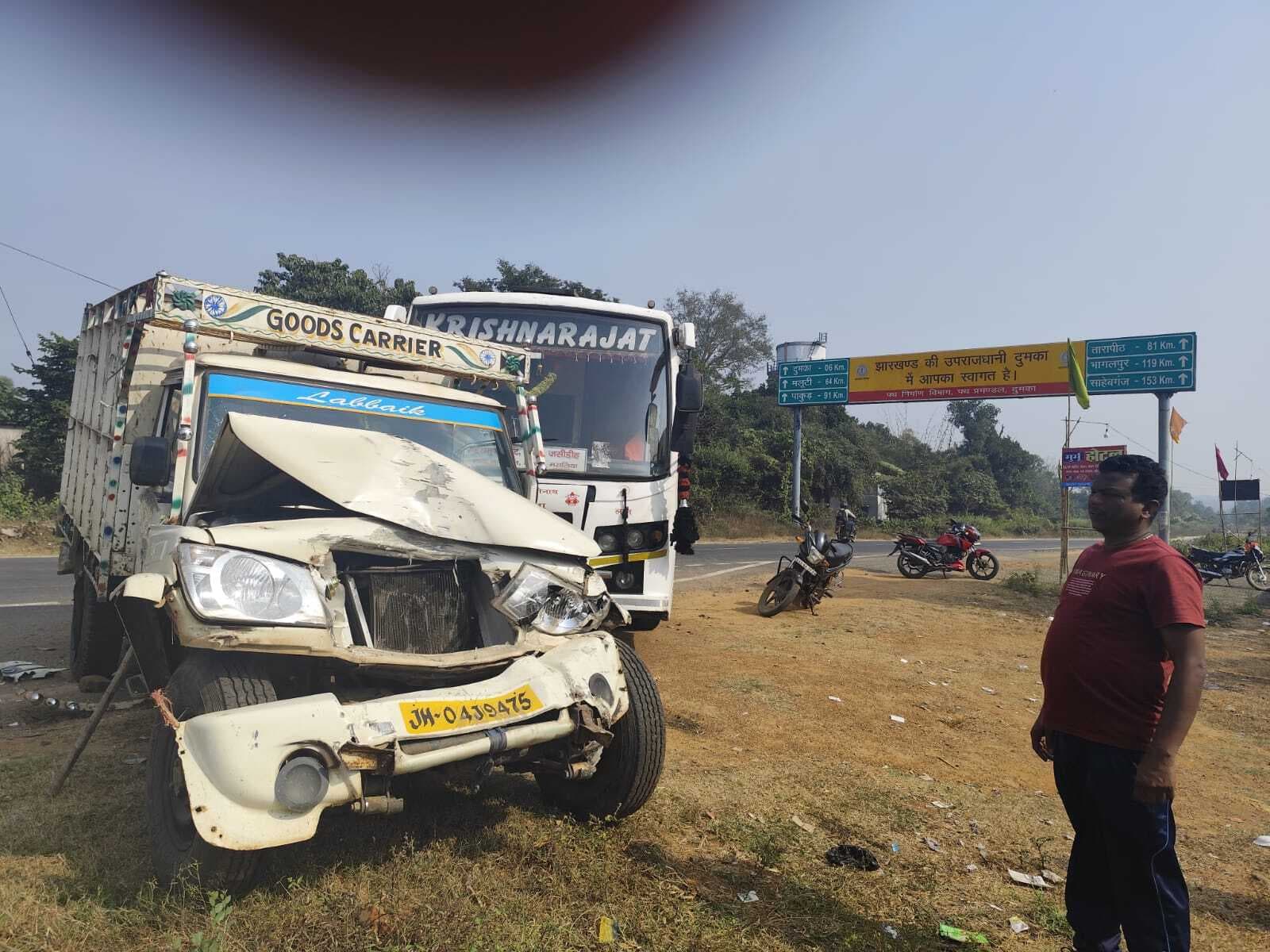 Accident : बस और पिकअप वैन में टक्कर, कोई हताहत नहीं