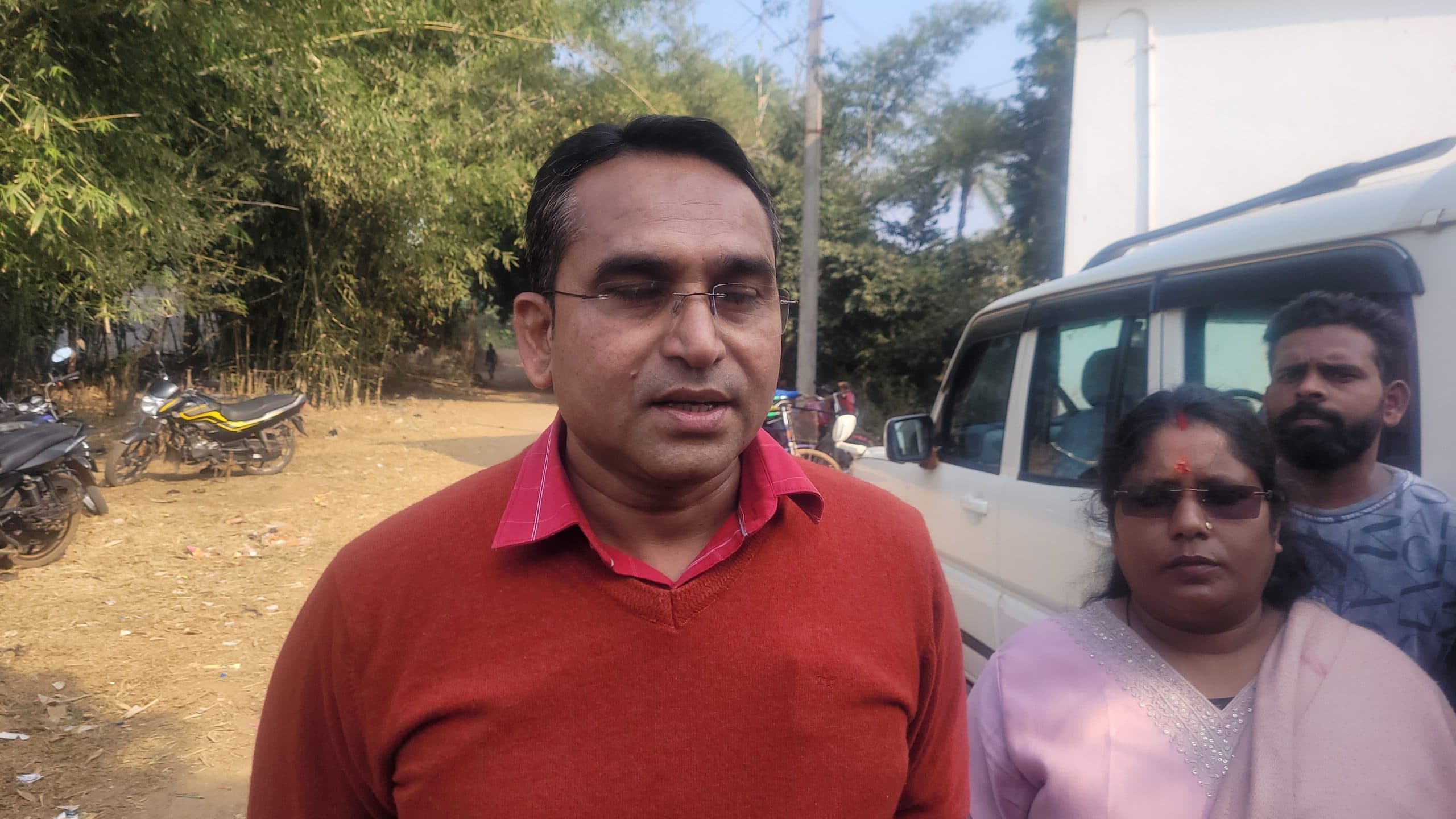 Deoghar News : शिक्षकों के तबादले की मांग पर अड़े ग्रामीण, पांचवें दिन भी ठप रहा पठन-पाठन